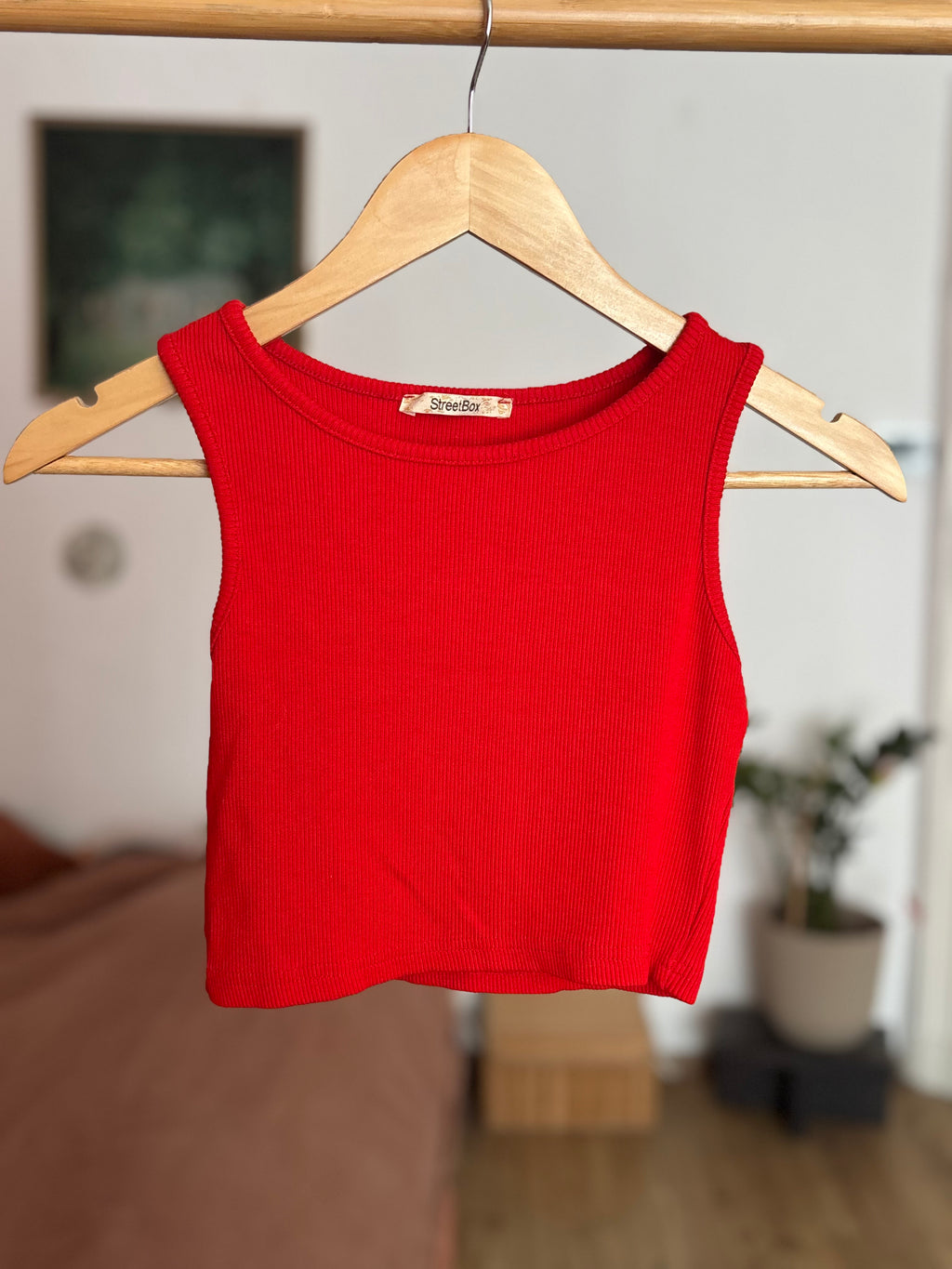 The red cropped Tank Size S