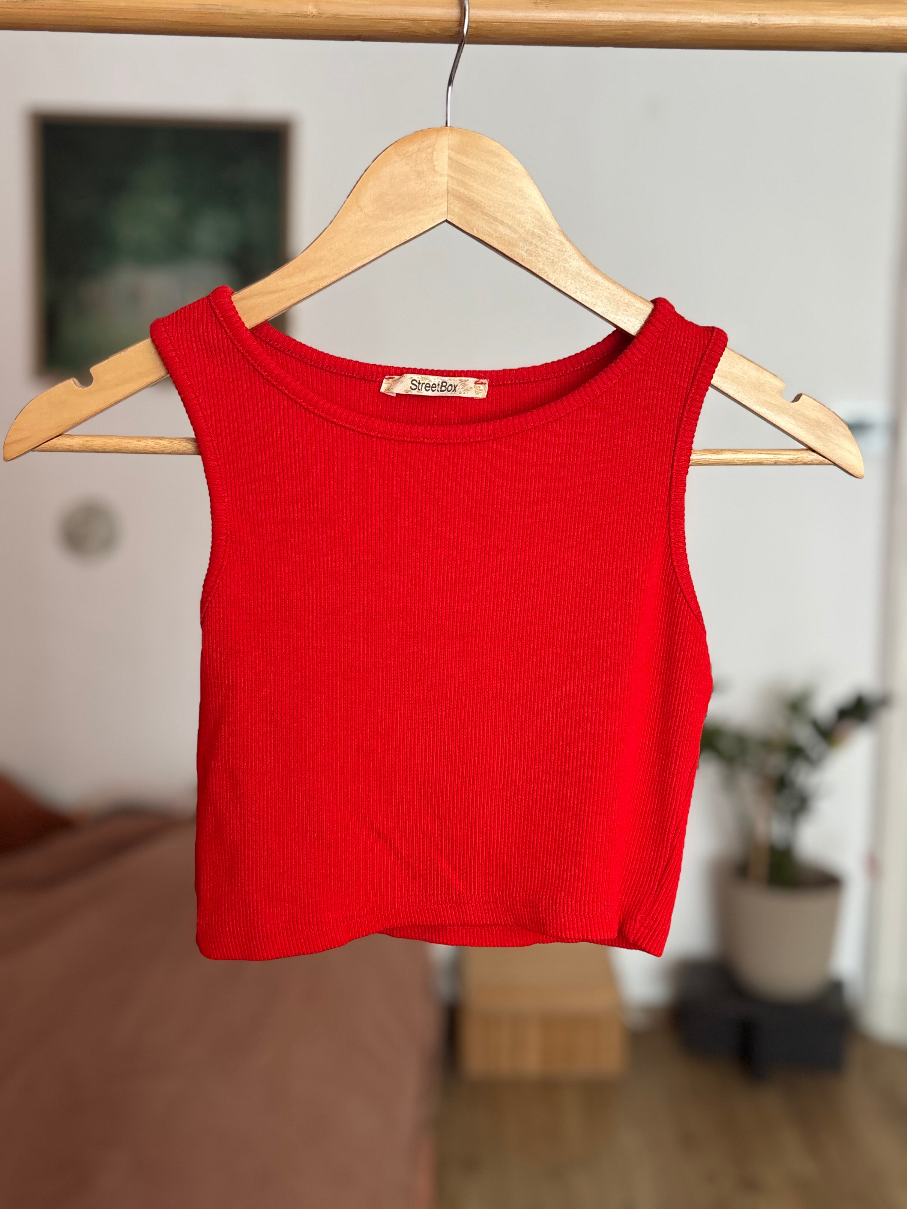 The red cropped Tank Size S