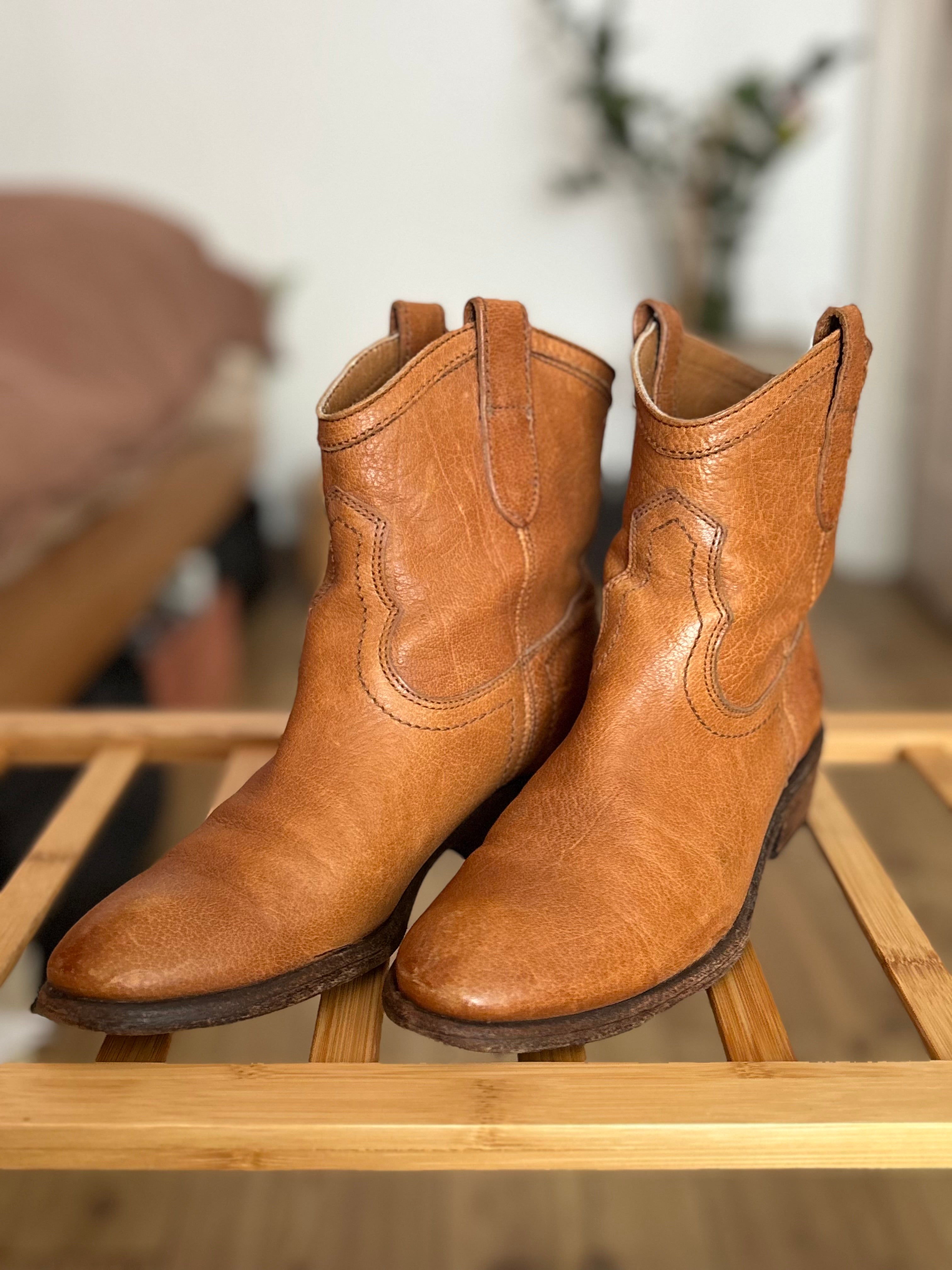 The Vintage Frye Ankle Cowboy Boots Size 37